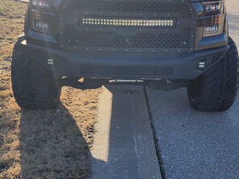 Used 2015 Ford F150 Platinum w/ Equipment Group 701A Luxury image 2