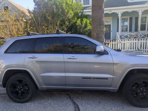 Used 2019 Jeep Grand Cherokee Altitude image 6