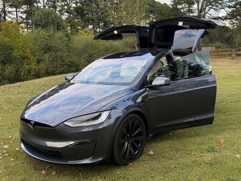 Used 2022 Tesla Model X Plaid image 1