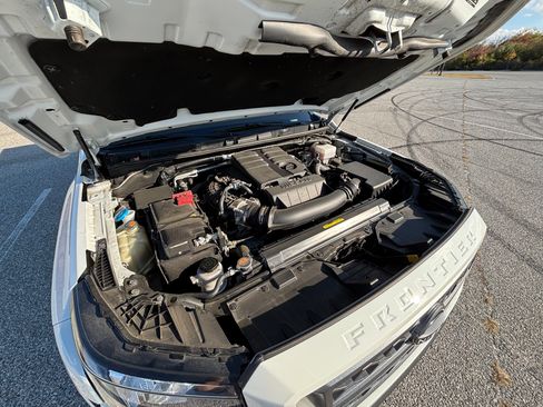 Used 2024 Nissan Frontier SV w/ SV Convenience Package image 16