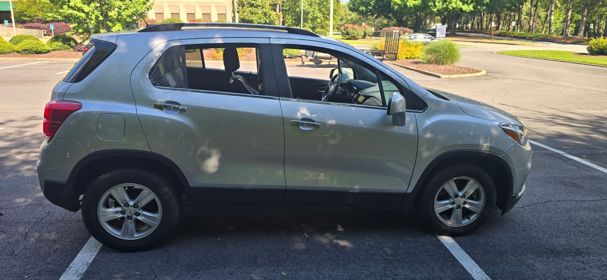 Used 2018 Chevrolet Trax LT w/ LT Convenience Package FWD image 10