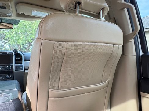 Used 2019 Ford F250 Lariat w/ Lariat Value Package AWD/4WD image 18