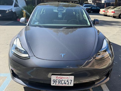 Used 2023 Tesla Model 3 Standard Range image 2