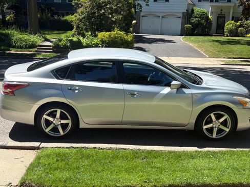 Used 2013 Nissan Altima 2.5 S FWD image 4