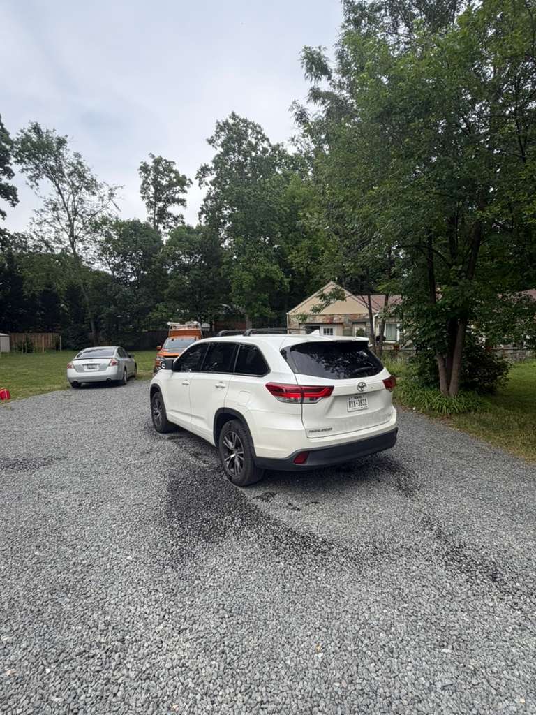 Used 2017 Toyota Highlander Plus FWD image 16