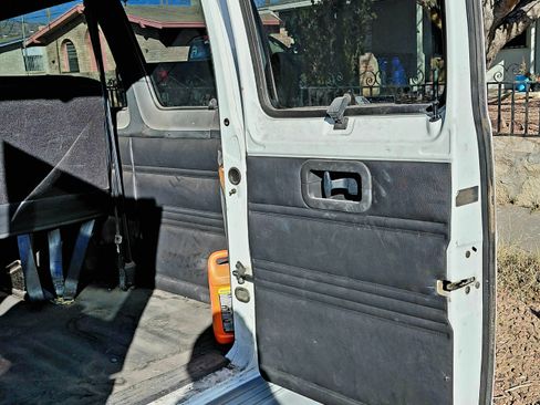 Used 2001 Dodge B3500 image 15