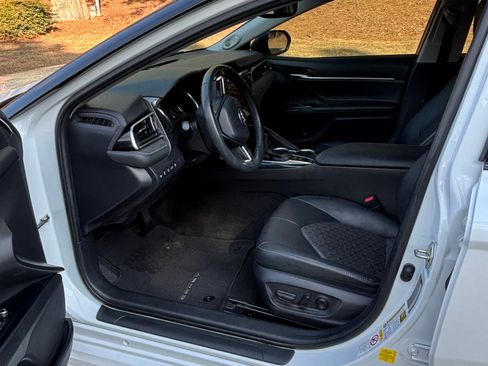 Used 2018 Toyota Camry XSE image 8