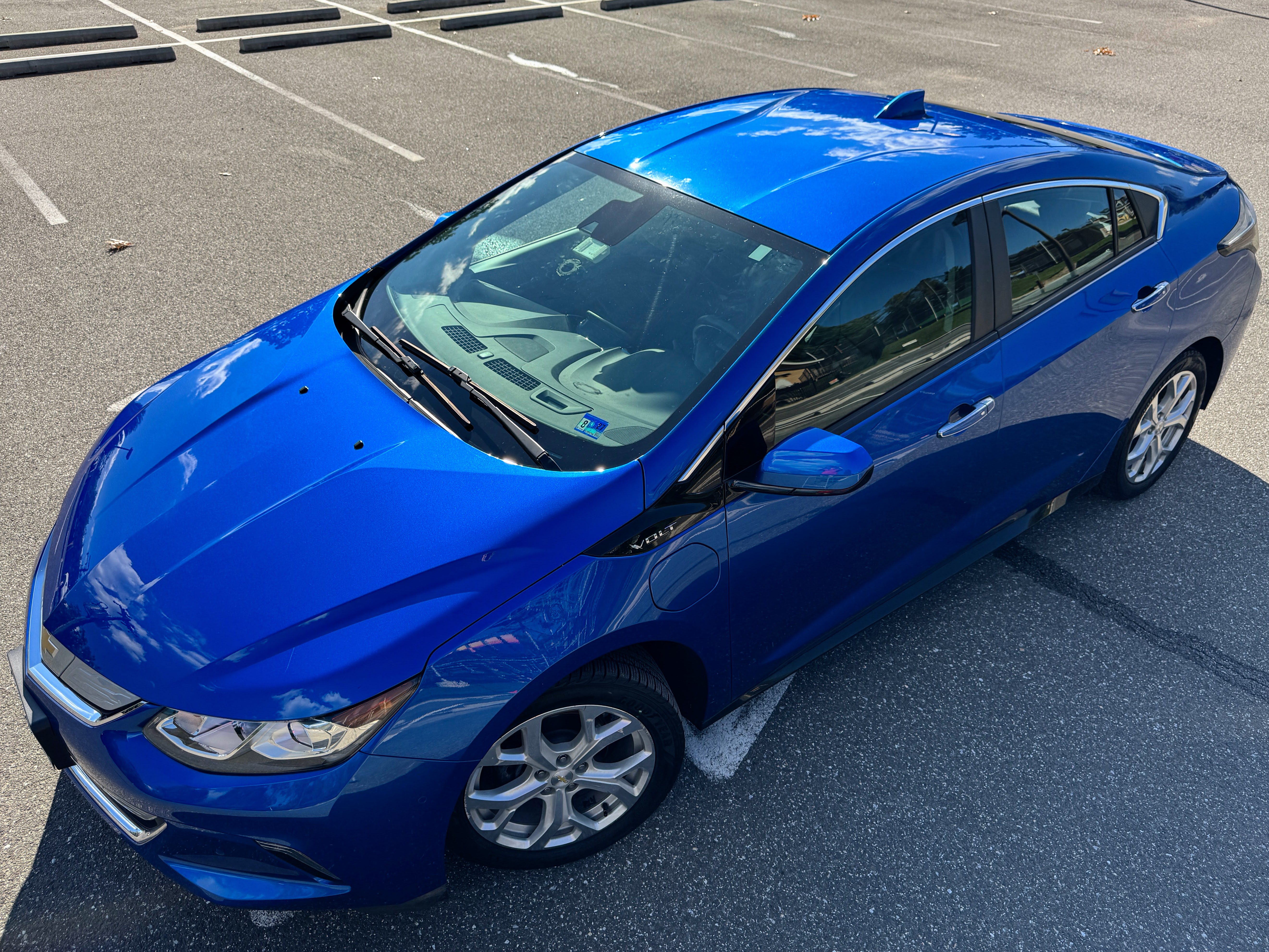 Used 2017 Chevrolet Volt Premier w/ Driver Confidence II Package FWD image 9