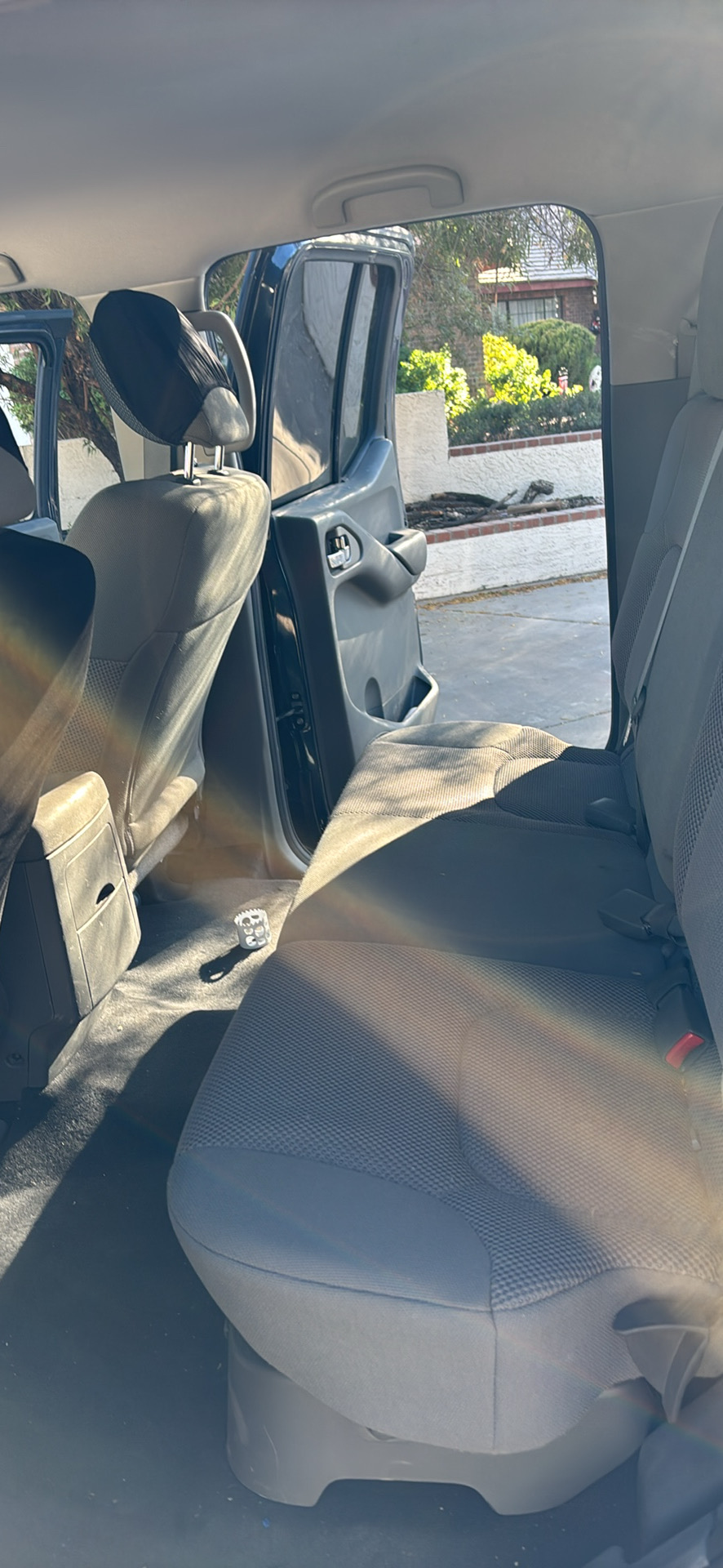 Used 2019 Nissan Frontier SV RWD image 2