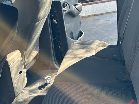 Used 2019 Nissan Frontier SV RWD image 2