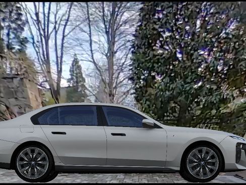 Used 2024 BMW i7 xDrive60 w/ Executive Package image 8