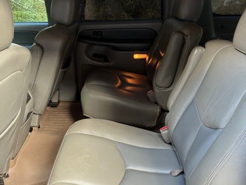 Used 2003 GMC Yukon XL 2500 SLT w/ 1SD Preferred Equipment Group image 9