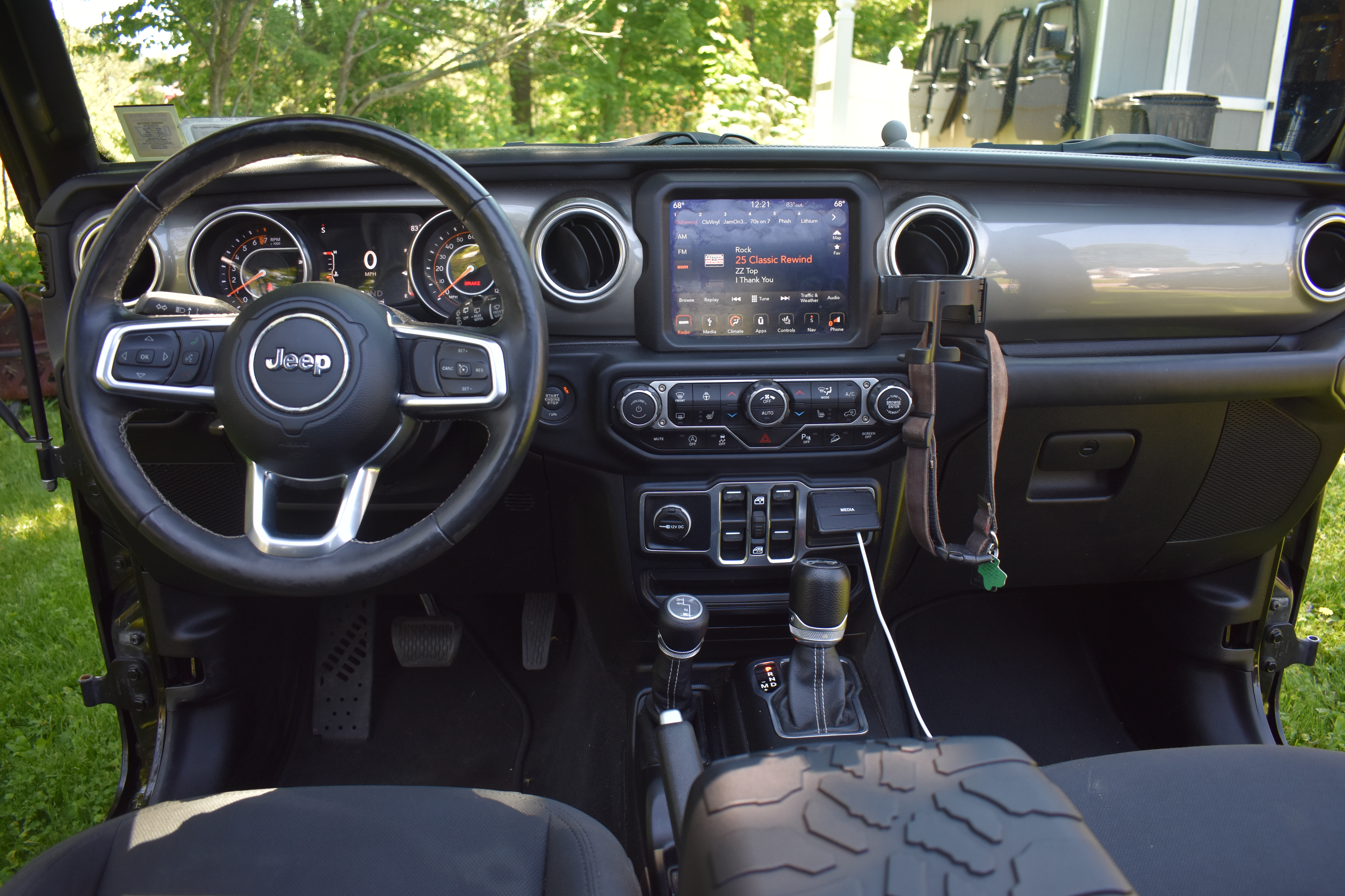 Used 2019 Jeep Wrangler Unlimited Sahara w/ Dual Top Group AWD/4WD image 9