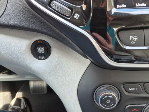 Used 2019 Jeep Cherokee Limited w/ Luxury Group image 11