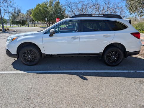 Used 2015 Subaru Outback 2.5i Limited image 11
