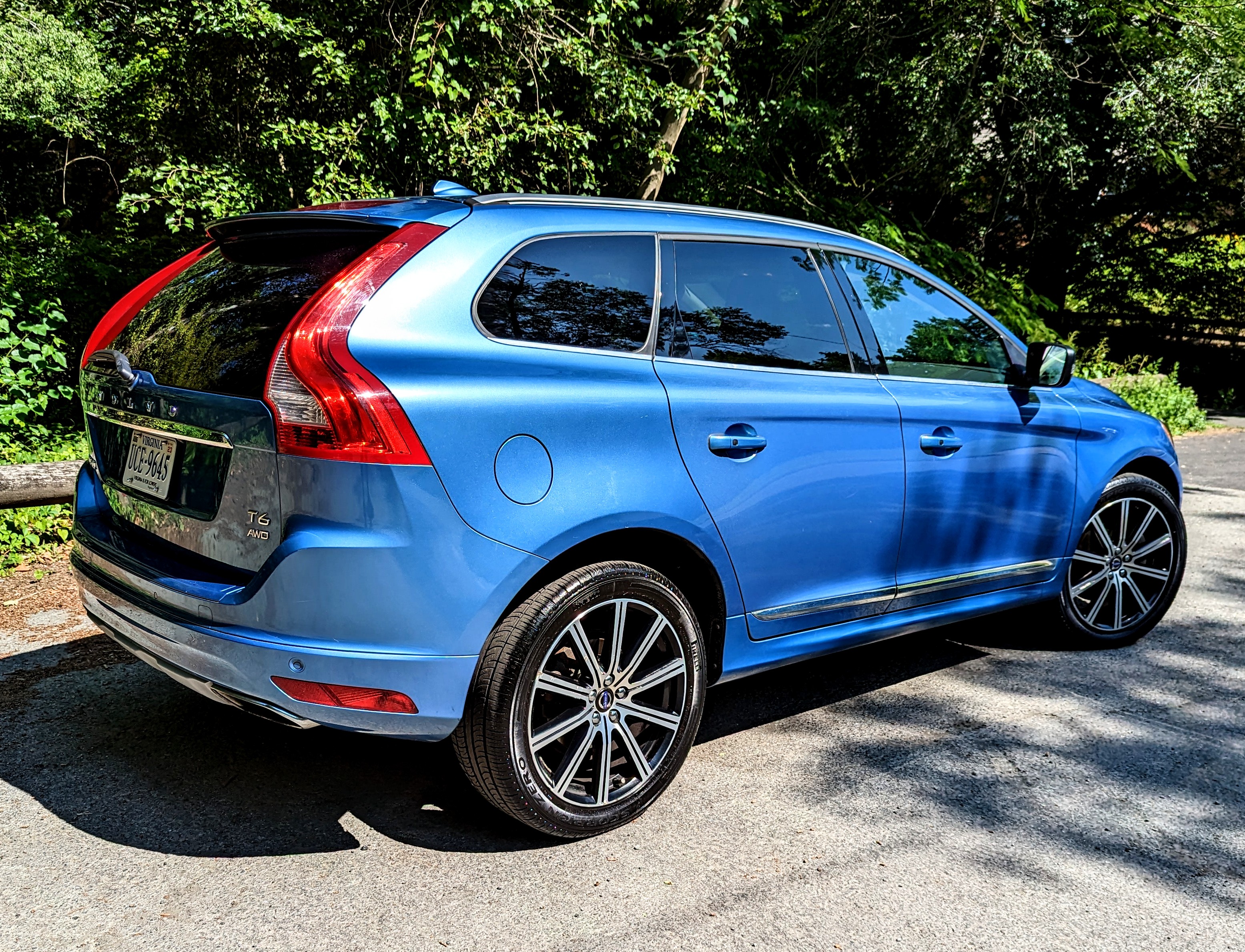 Used 2017 Volvo XC60 T6 Inscription w/ Climate Package AWD/4WD image 4