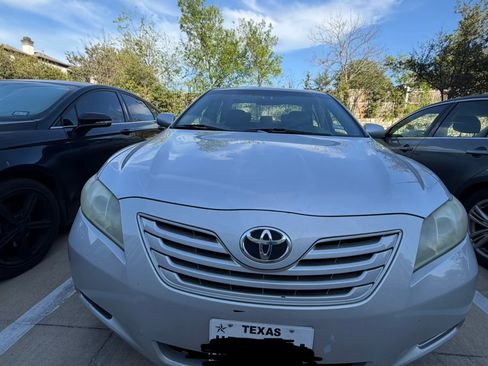 Used 2009 Toyota Camry LE image 2