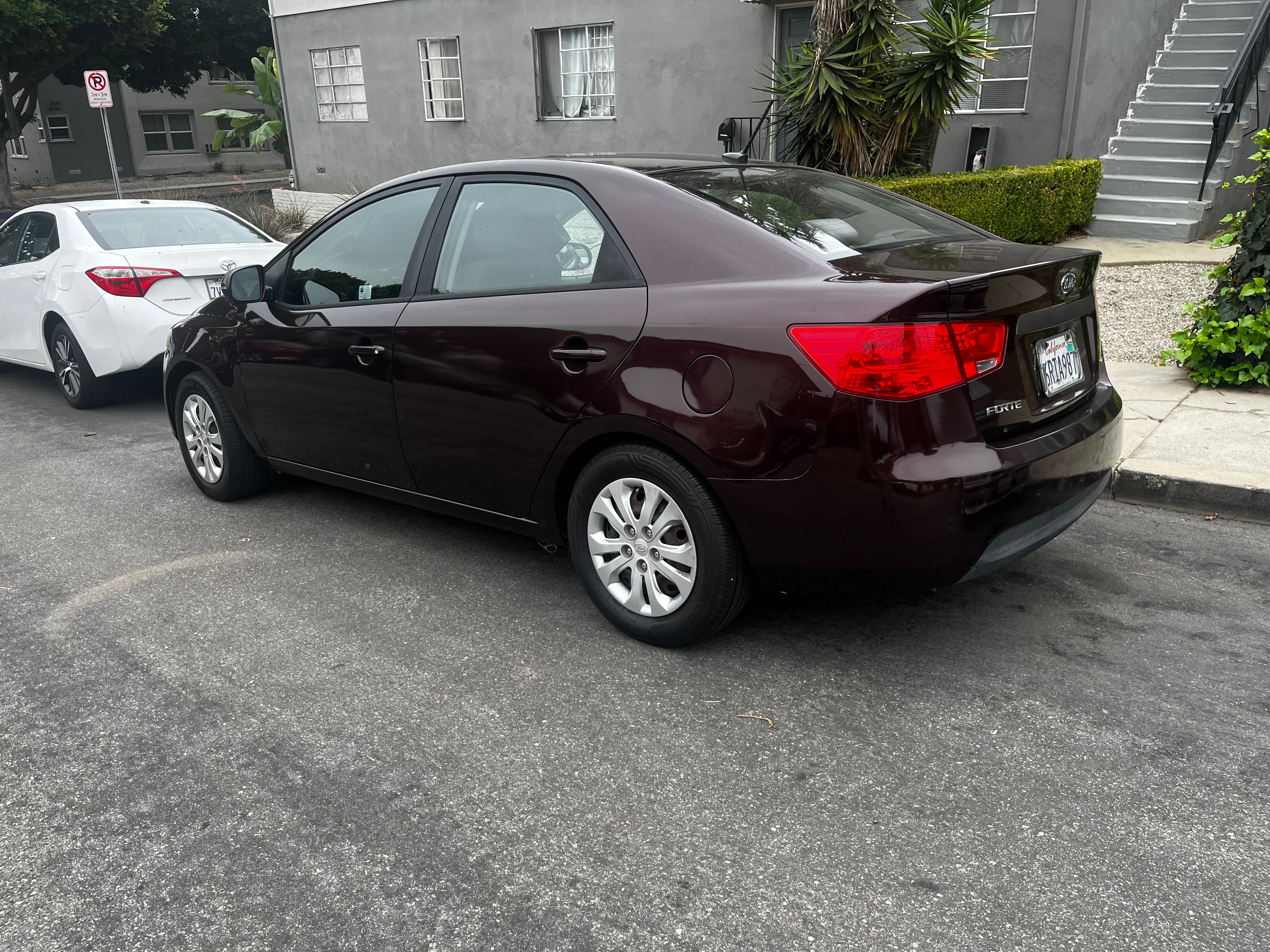 Used 2011 Kia Forte EX FWD image 2