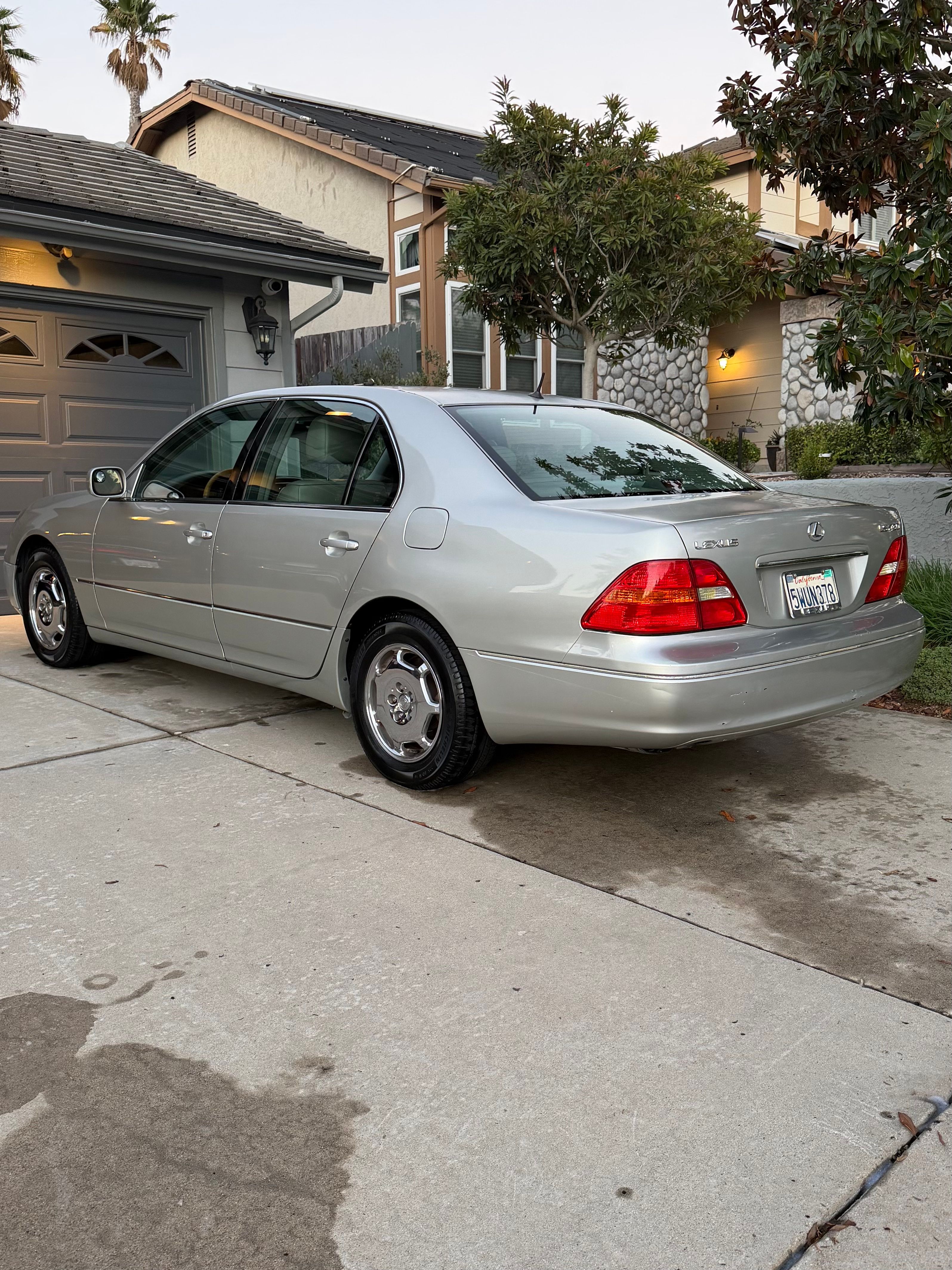 Used 2002 Lexus LS 430 RWD image 4