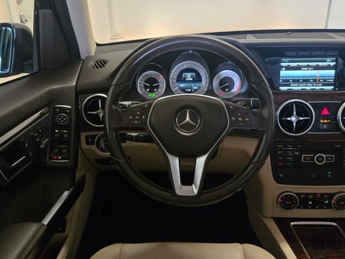 Used 2015 Mercedes-Benz GLK 350 4MATIC image 9