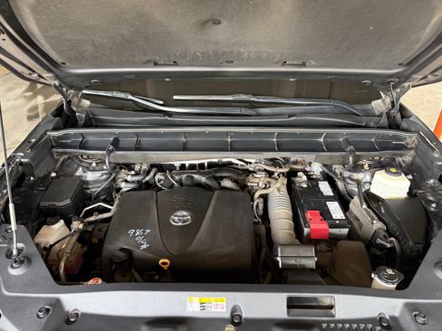 Used 2020 Toyota Highlander LE AWD/4WD image 15