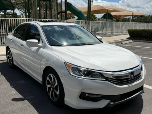 Used 2016 Honda Accord EX image 21