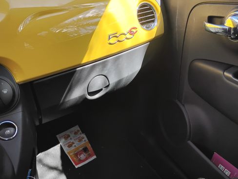 Used 2013 FIAT 500 Lounge w/ Luxury Leather Pkg image 7