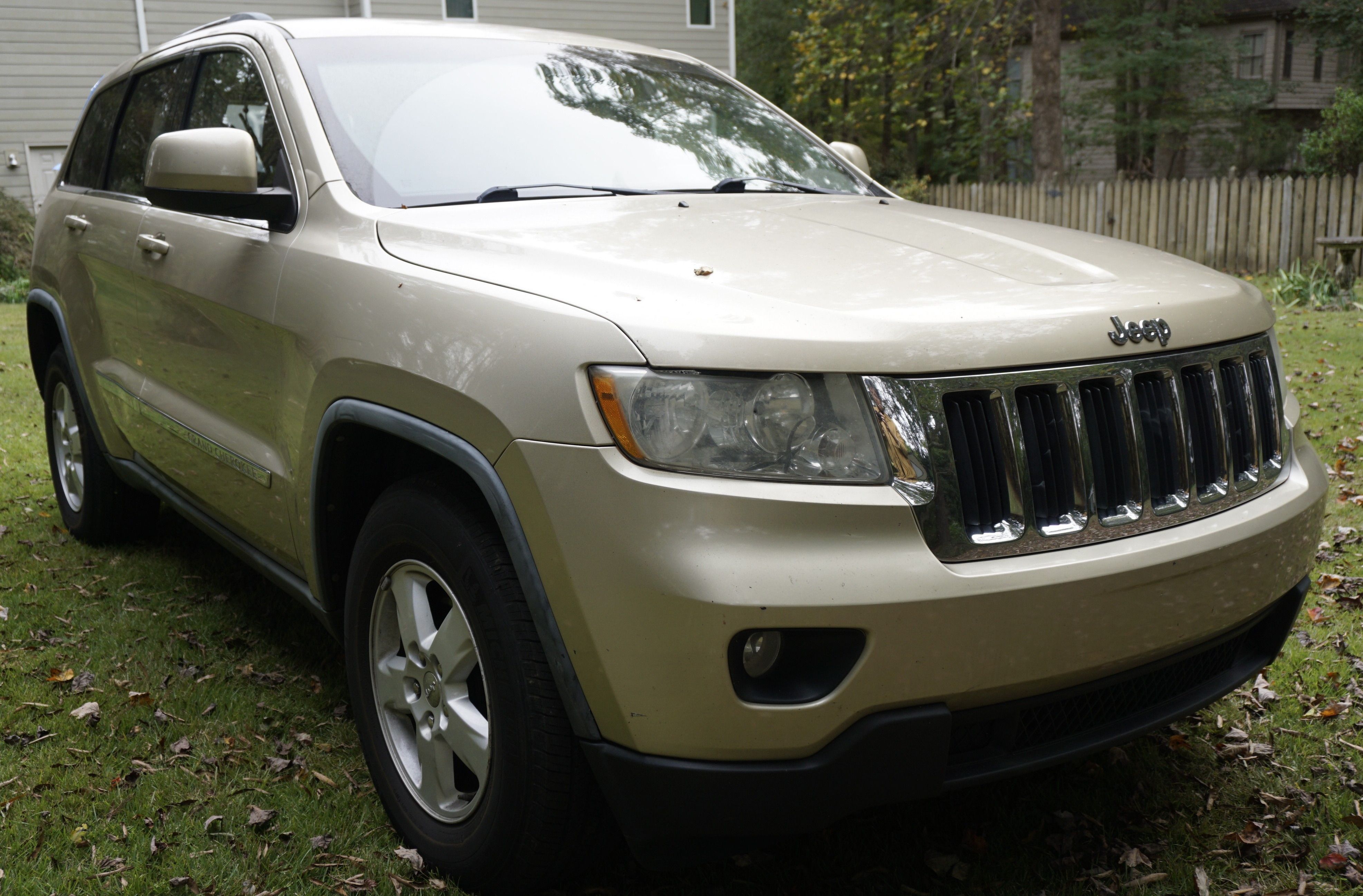 Used 2011 Jeep Grand Cherokee Laredo w/ Trailer Tow Group RWD image 2