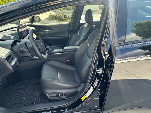 Used 2026 Toyota Prius XLE FWD image 5