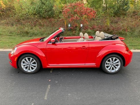 Used 2013 Volkswagen Beetle TDI FWD image 10
