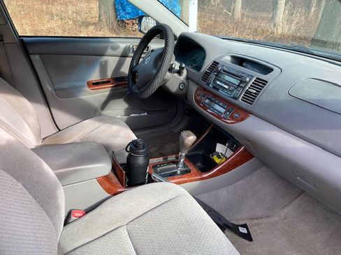 Used 2004 Toyota Camry XLE image 4