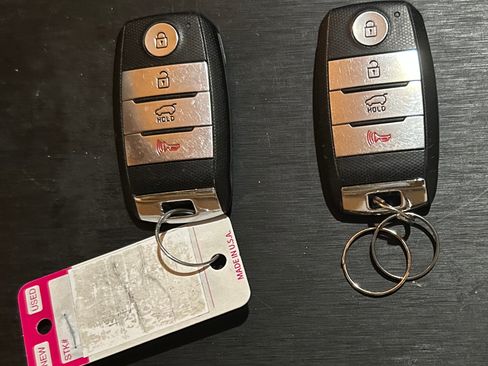 Used 2017 Kia Niro LX image 8