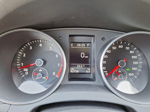 Used 2012 Volkswagen Golf 4-Door FWD image 4