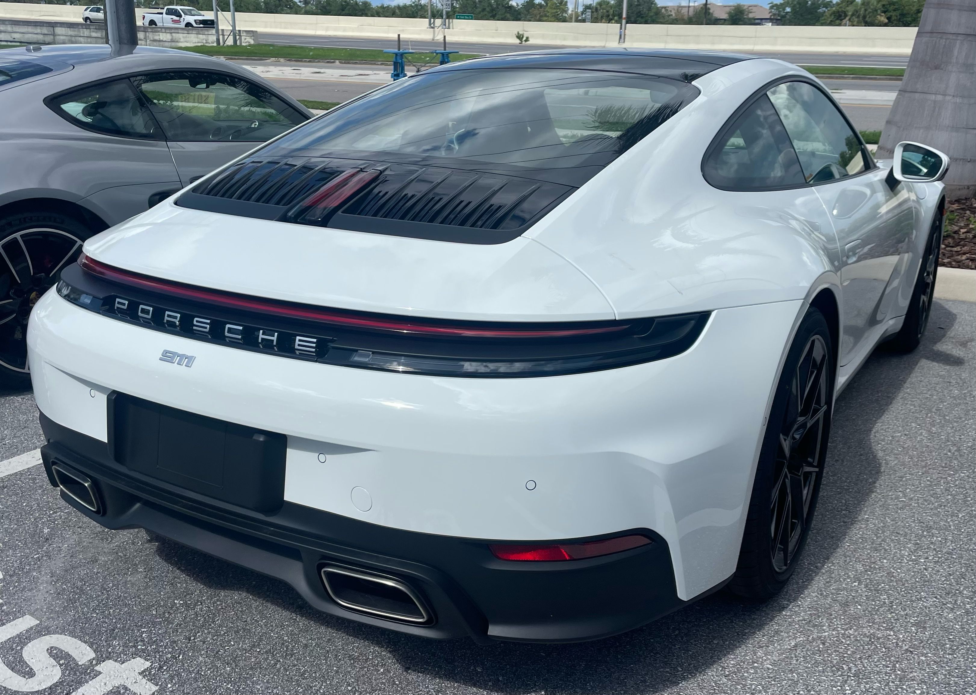 Used 2025 Porsche 911 Carrera RWD image 5