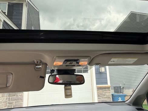 Used 2019 Toyota Sienna XLE w/ XLE Navigation Package FWD image 11