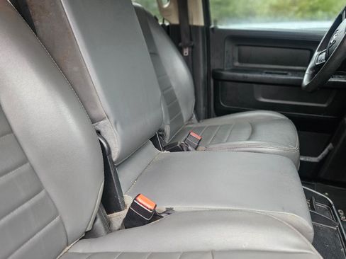 Used 2018 RAM 1500 Tradesman w/ Chrome Appearance Group image 11