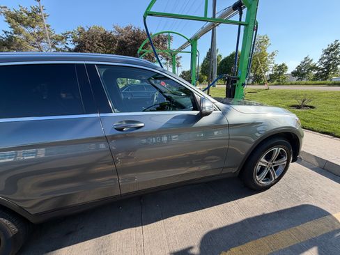 Used 2019 Mercedes-Benz GLC 300 4MATIC image 4