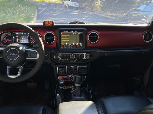 Used 2022 Jeep Wrangler Unlimited Rubicon w/ Xtreme Recon 35" Tire Package image 17