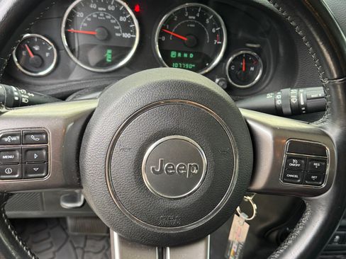 Used 2018 Jeep Wrangler Unlimited Sahara w/ Max Tow Package AWD/4WD image 8