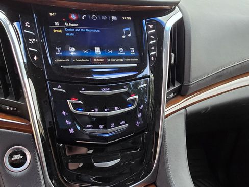 Used 2016 Cadillac Escalade Luxury image 9