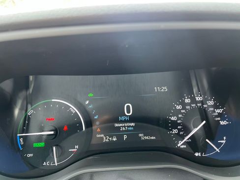 Used 2024 Toyota Sienna XSE w/ XSE Premium Package image 9