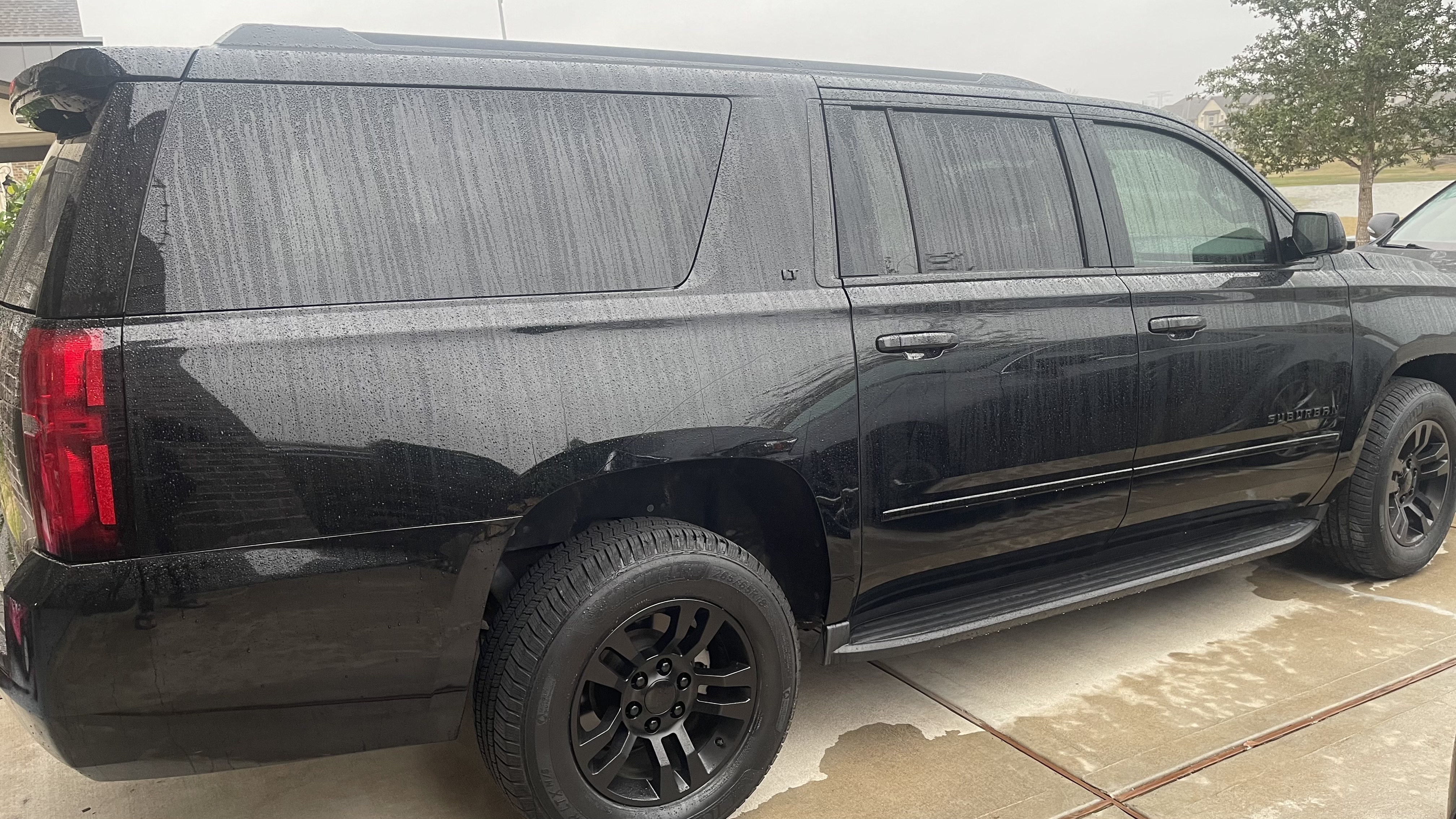 Used 2017 Chevrolet Suburban LT RWD image 1