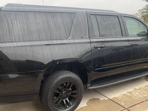 Used 2017 Chevrolet Suburban LT RWD image 1