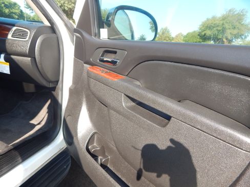 Used 2011 Chevrolet Avalanche LS RWD image 9