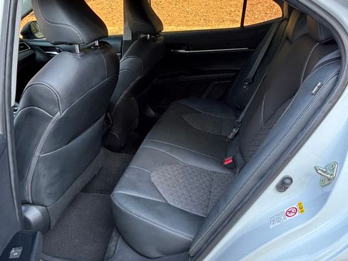 Used 2018 Toyota Camry XSE image 10