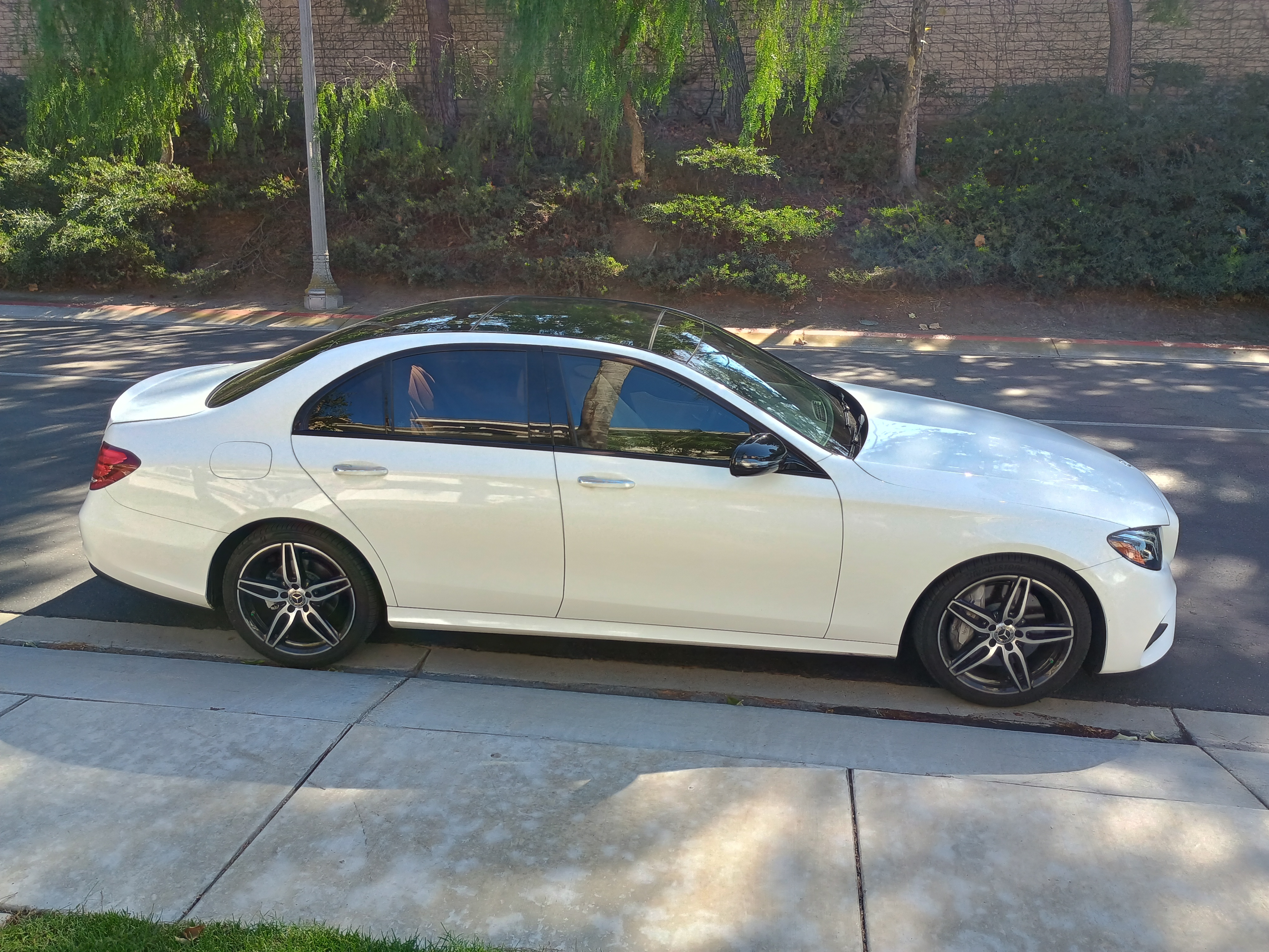 Used 2019 Mercedes-Benz E 300 image 4