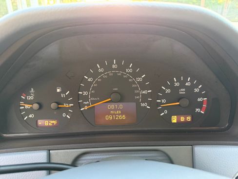 Used 2000 Mercedes-Benz E 320 Sedan image 17