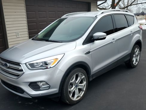 Used 2019 Ford Escape Titanium image 1