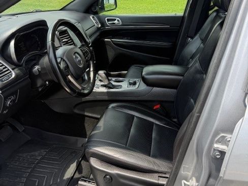 Used 2021 Jeep Grand Cherokee Limited w/ Luxury Group II image 8