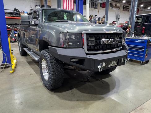 Used 2011 GMC Sierra 2500 SLE image 2